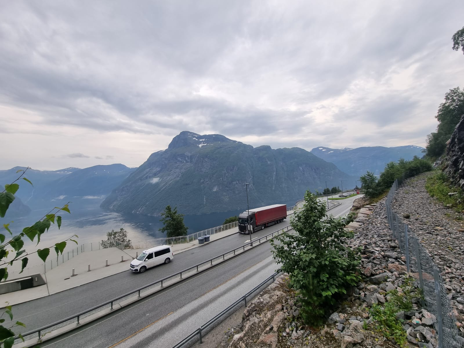 Transport ciężarowy w górach Norwegii